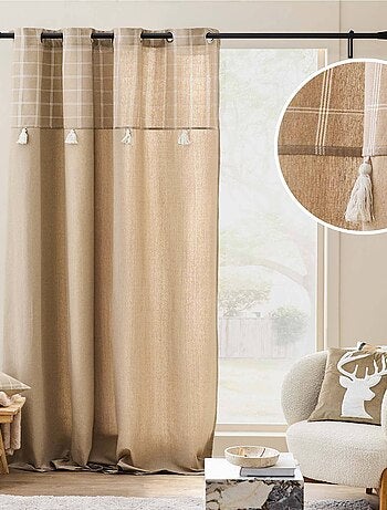 Cortina con ojales y parte superior a cuadros con pompones en policotón