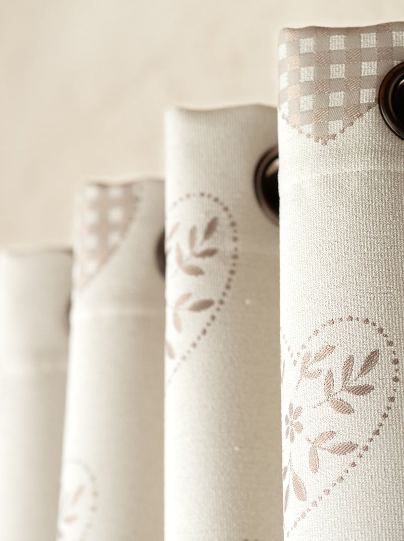 Cortina de jacquard con ojales y motivo de corazón Beige claro - Kiabi