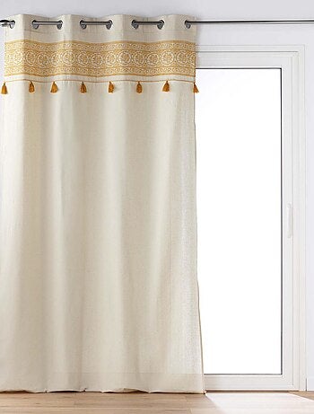 Cortina de ojales de polialgodón liso.