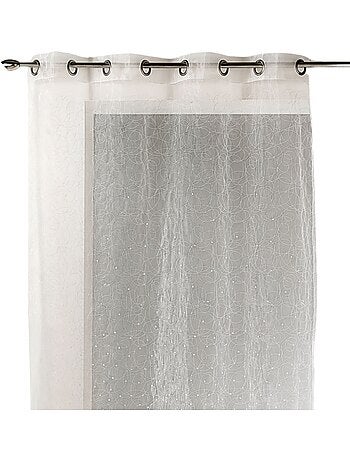 Cortina de organza calada con motivos bordados
