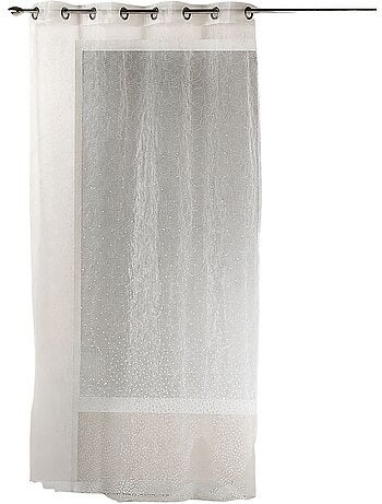 Cortina de organza calada con motivos bordados