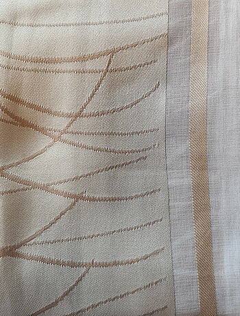 Cortina de organza con rayas verticales y estampado