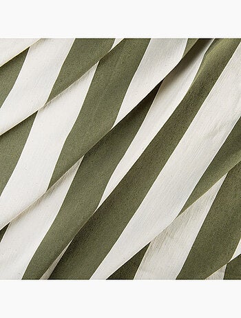 Cortina de satén de rayas verticales con ojales