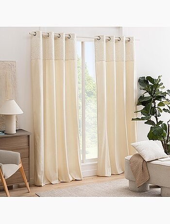 Cortina difusora de terciopelo con ojales y cenefa de jacquard con estampado de cebra