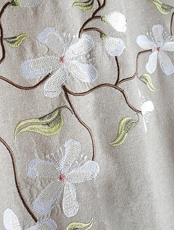 Cortina estampada con flores y árbol primaveral