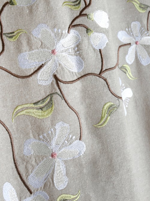 Cortina estampada con flores y árbol primaveral - Kiabi