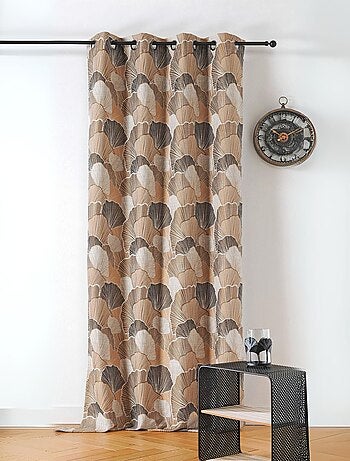 Cortina estampada de pétalos de flores