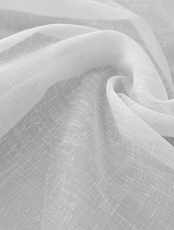 Cortina fruncida con caída fluida