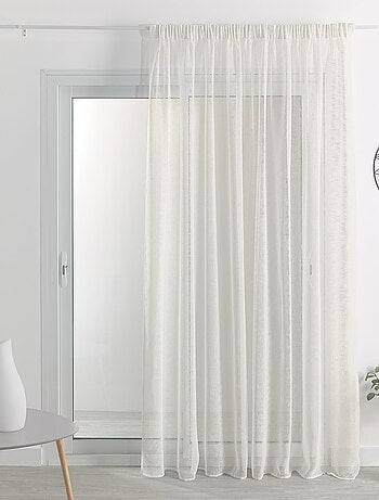 Cortina fruncida con caída fluida