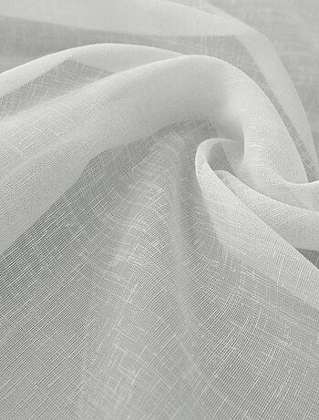 Cortina fruncida con caída fluida