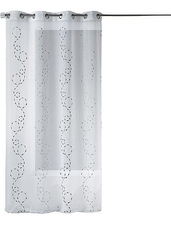 Cortina ligera bordada con motivos decorativos