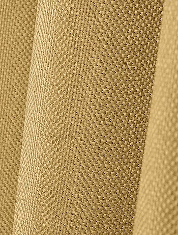 Cortina opaca con forro de polar.