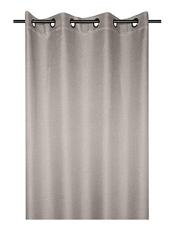 Cortina opaca con forro de polar.