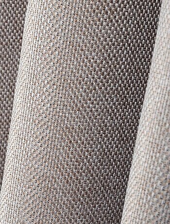 Cortina opaca con forro de polar.