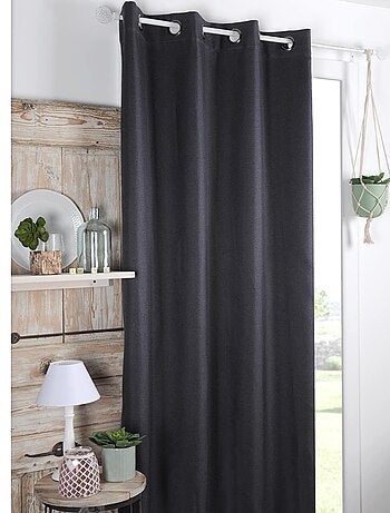 Cortina opaca con forro de polar.