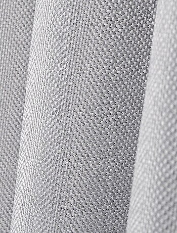 Cortina opaca con forro de polar.