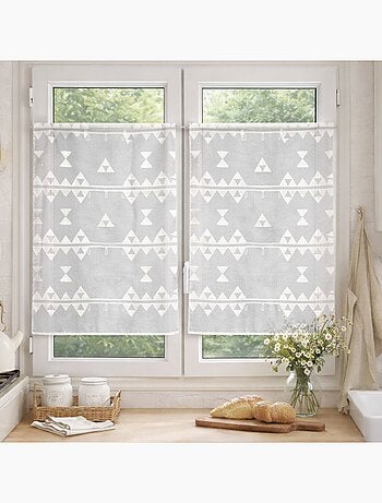 Cortina para ventana pequeña con bordado de triángulos