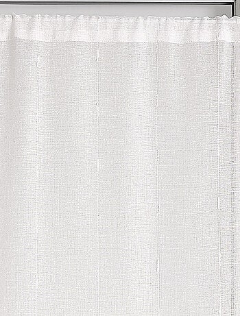 Cortina pequeña de rayas blancas