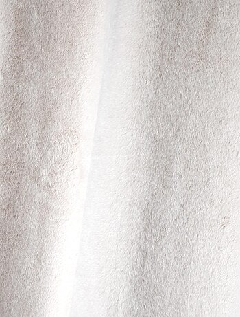 Cortina semi-opaca pelo sintético