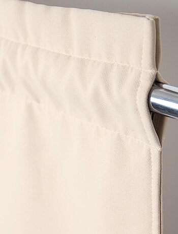 Cortina separadora de ambientes con paso de varilla y trenzado fruncido