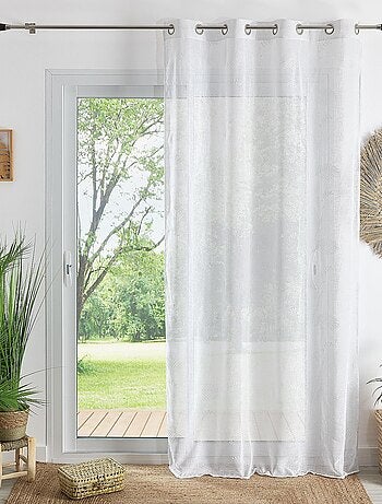 Cortina translúcida con ojales bordada con hojas