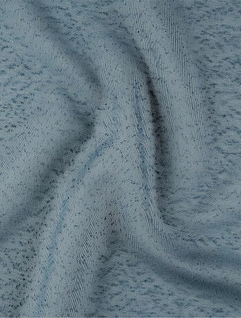 Cortina translúcida con relieve