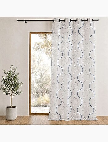 Cortina transparente bordada con motivos contemporáneos