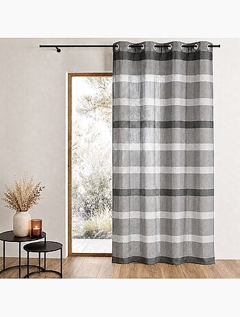 Cortina vaporosa con rayas horizontales degradadas, lista para colocar