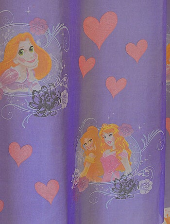 Cortina vaporosa estampada con motivos de princesas