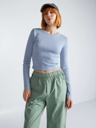 Crop top de canalé a rayas