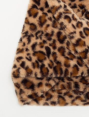 Cuello cálido con estampado de leopardo