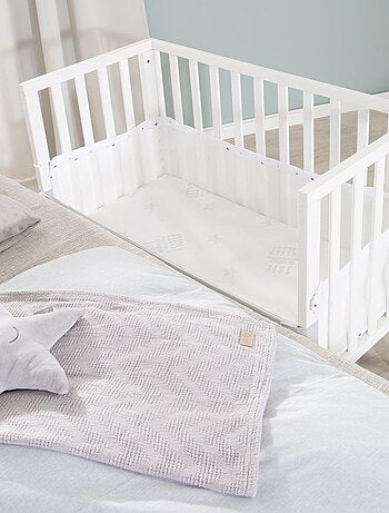 Cuna colecho para recién nacido con colchón transpirable, barrera y revestimiento de malla 'Roba'