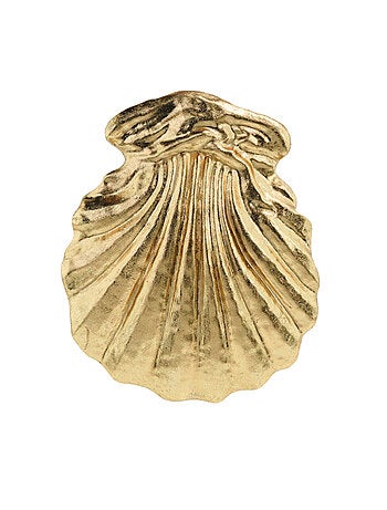 Decoración mural en forma de concha con relieve esculpido