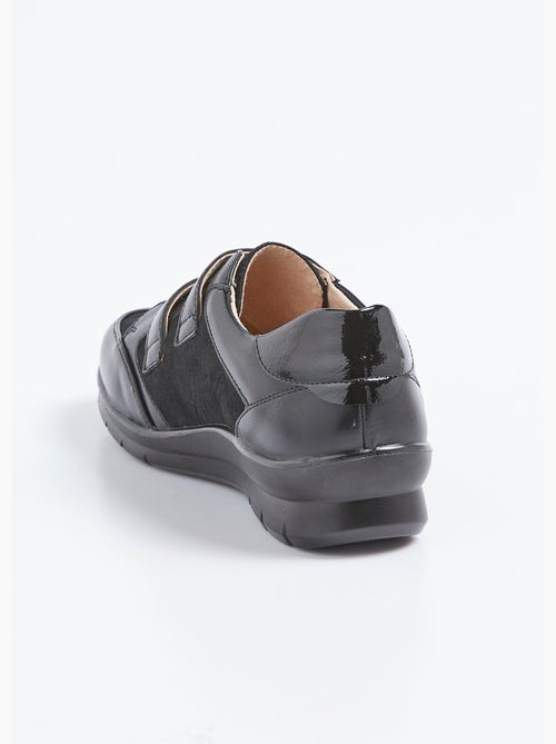 Derbys de ancho cómodo con velcro de dos materiales - Afibel - Kiabi Derbys de ancho cómodo con velcro de dos materiales - Afibel - Kiabi