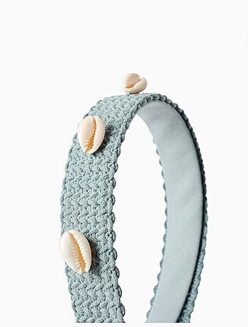 Diadema con aplicación de conchas cauri