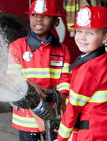 Disfraz de bombero con accesorios para niños | Great Pretenders