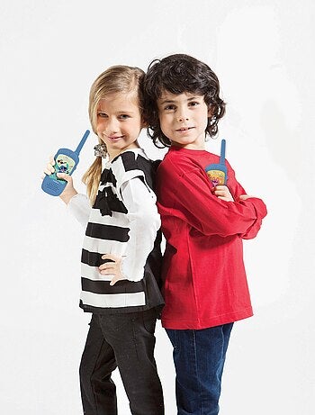 El juego de aventuras stitch con walkies talkies y linterna/brújula