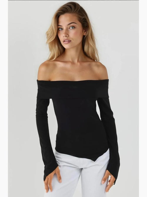 Elegante top ajustado de manga larga con cuello barco hiccup - Kiabi Elegante top ajustado de manga larga con cuello barco hiccup - Kiabi