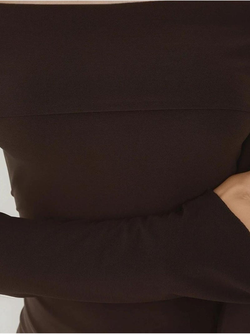 Elegante top ajustado de manga larga con cuello barco Marrón oscuro - Kiabi