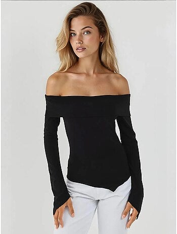 Elegante top ajustado de manga larga con cuello barco