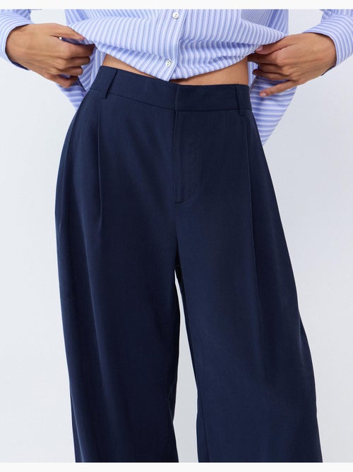 Elegantes pantalones plisados, mo fashion - Kiabi Elegantes pantalones plisados, mo fashion - Kiabi