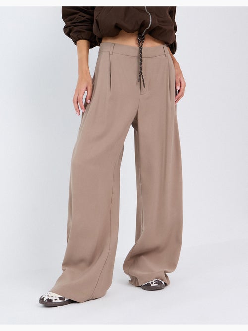 Elegantes pantalones plisados, mo fashion - Kiabi Elegantes pantalones plisados, mo fashion - Kiabi