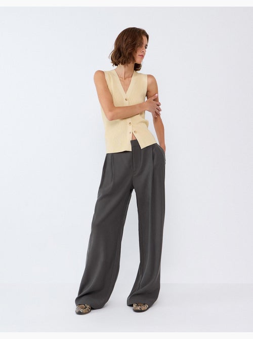Elegantes pantalones plisados, mo fashion - Kiabi Elegantes pantalones plisados, mo fashion - Kiabi
