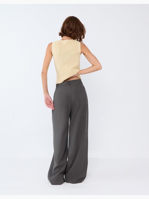 Elegantes pantalones plisados, mo fashion - Kiabi Elegantes pantalones plisados, mo fashion - Kiabi