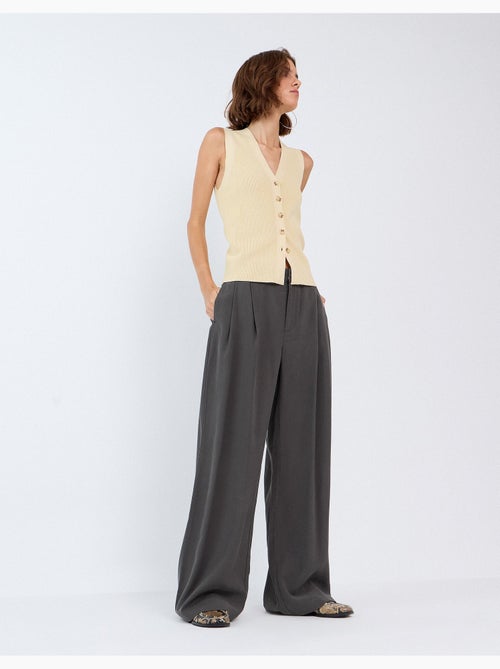 Elegantes pantalones plisados, mo fashion - Kiabi Elegantes pantalones plisados, mo fashion - Kiabi