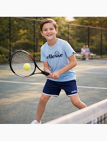 Ellesse - Conjunto de 3 piezas: camiseta, pantalón corto y calcetines