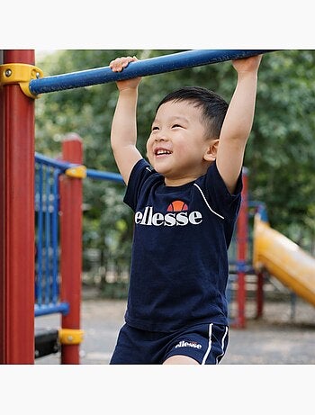 Ellesse - Conjunto niño práctico y moderno compuesto por dos camisetas y un pantalón corto