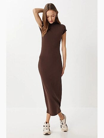 Estambul vestido midi ajustado con medio cuello alto istanbul