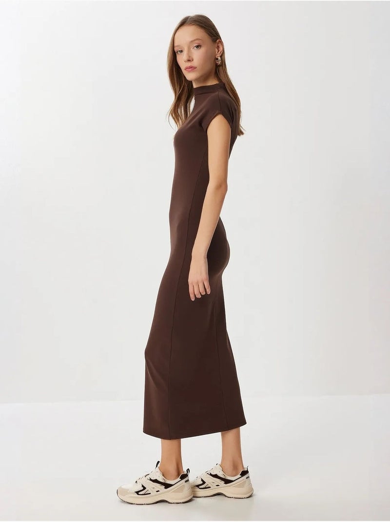 Estambul vestido midi ajustado con medio cuello alto istanbul Marrón chocolate - Kiabi