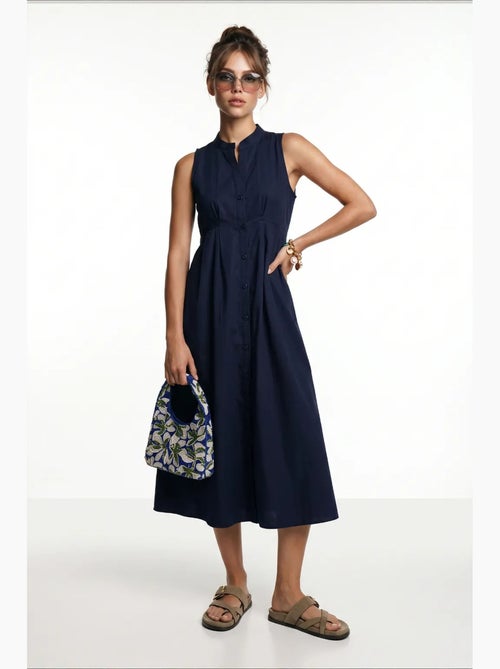 Estambul vestido midi sin mangas con cuello mandarín y corte a istanbul - Kiabi Estambul vestido midi sin mangas con cuello mandarín y corte a istanbul - Kiabi